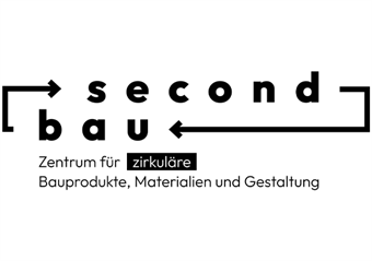 Weißes Logo mit schwarzer Schrift "second bau – Zentrum für zirkuläre Bauprodukte, Materialien und Gestaltung.